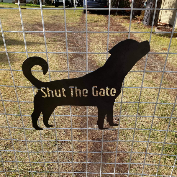 Rottweiler (Natural Tail) Shut the Gate Dog Sign